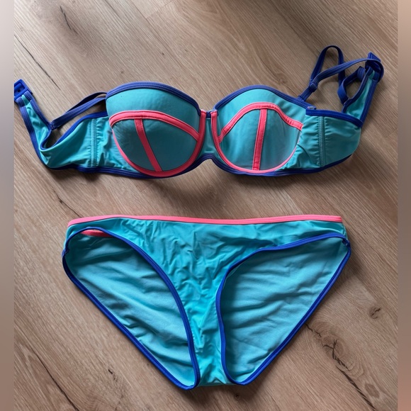 Bikini 🏝️ - Picture 1 of 2